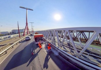 Szombaton a Rákóczi híd mosásával zárja a Budapesti Közművek  a főváros hídjainak őszi nagytakarítását